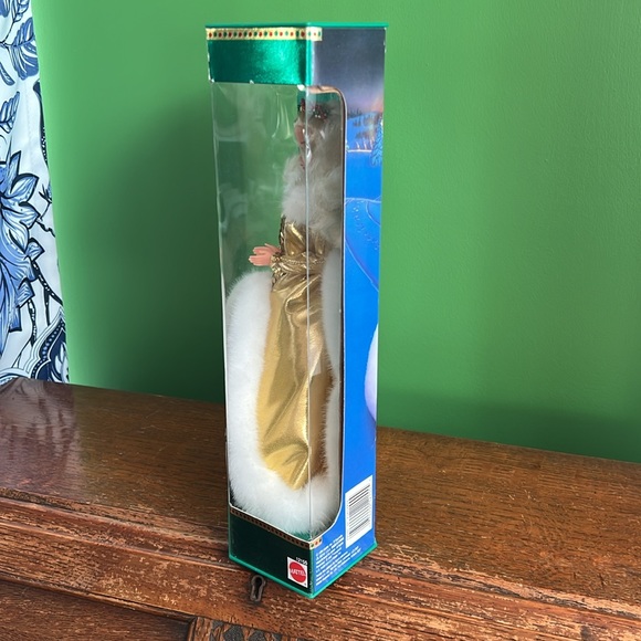 1994 Happy Holidays Barbie, NIB - Picture 4 of 6